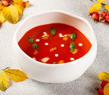 Томатный суп с лососем