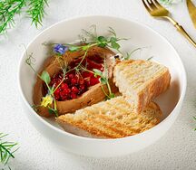 Куриный паштет с брусничным соусом