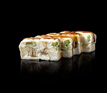 Сладки ролл с карамельным сиропом