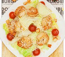 Салат Цезарь с креветками