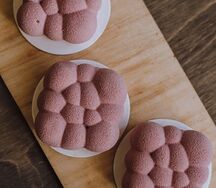 Муссовое пирожное со смородиной