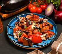 Салат с хрустящими баклажанами