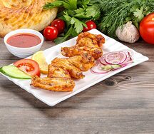 Крылышки куриные пикантные с картофелем фри