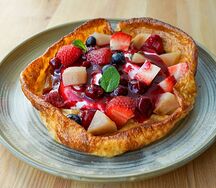 Датский блин с ягодами