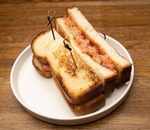 Сэндвич Спайси-лосось, икра тобико L