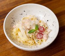 Феттуччине с копченым лососем 