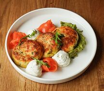 Шпинатные сырники с лососем