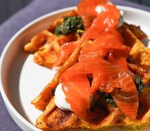 Вафли из батата с лососем