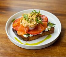 Бриошь бенедикт с лососем