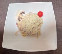 Паста с курицей и грибами 