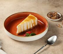 Чизкейк классический с клубничным соусом