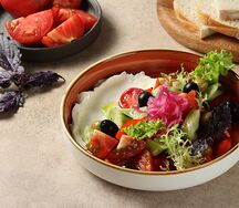 Греческий салат с сыром крем-фета