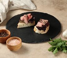 Брускетта с ростбифом