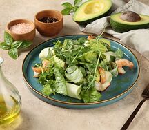 Зеленый салат с креветками