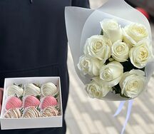 Комбо-набор: белые розы и клубника №1