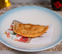 Пирожок с сыром и укропом