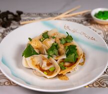 Вонтоны в кунжутном соусе