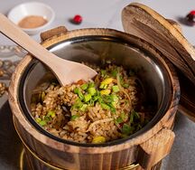 Жареный рис с овощами