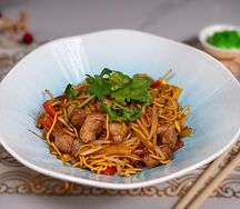 Яичная лапша с курицей