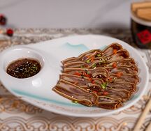 Прессованные свиные ушки в соевом соусе