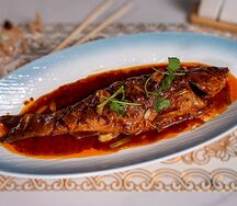 Сибас в сычуаньском соусе