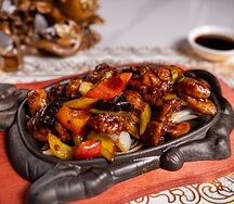 Курица на сковородке