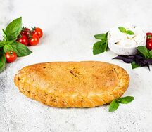 Кальцоне с брынзой и овощами