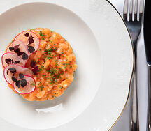 Тартар Лосось, авокадо, редис