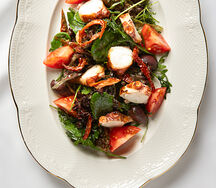 Салат с осьминогом