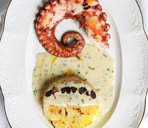 Осьминог, картофельный гратен