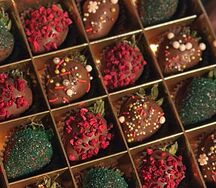 Новогодние 16 клубник в шоколаде