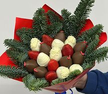 Новогодний букет из клубники в шоколаде №2