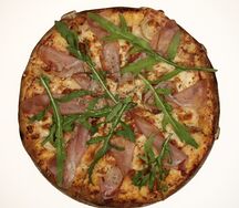 Пицца Хамон с зеленью 