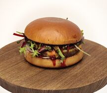 Брус-бургер ли с брусничным соусом