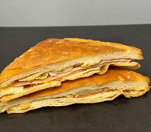 Пан с сыром и ветчиной 