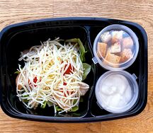 Салат Цезарь с курицей