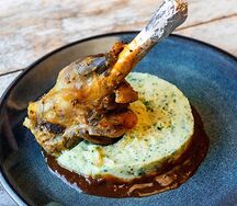 Баранья голень под соусом демиглас