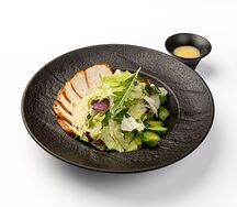 Зелёный салат с курицей
