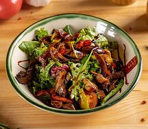 Теплый салат с ростбифом из говядины