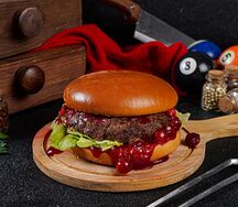 Бургер с брусничным соусом Халяль