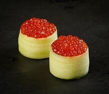 Гункан с икрой лосося лайт