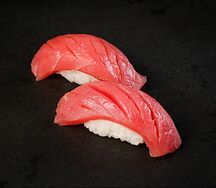 Суши с тунцом