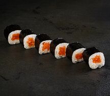 Ролл с лососем