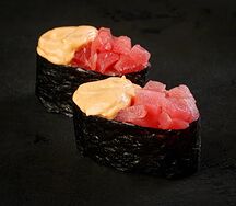 Тунец в спайси-соусе