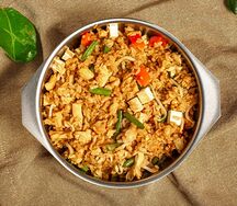 Жареный рис с курицей