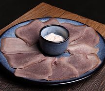 Язык отварной с хреном