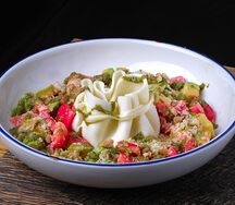 Буррата из надуги с авокадо и томатами