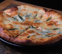 Хачапури с сыром и шпинатом