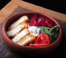 Семга с жареным сыром