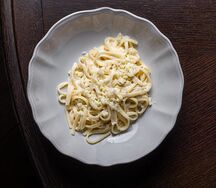 Детская паста с сыром и соусом